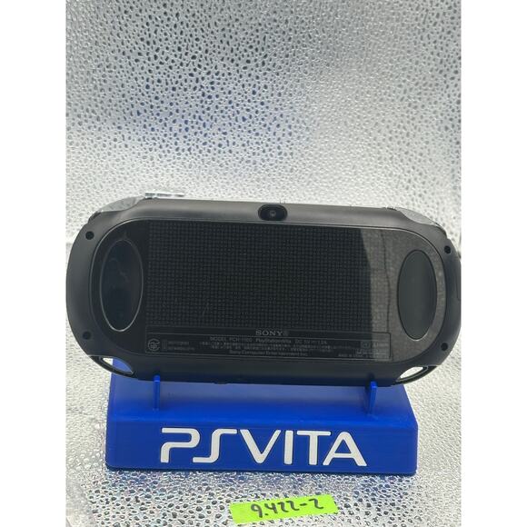 ps vita 1000 w/charger - Picture 7 of 8